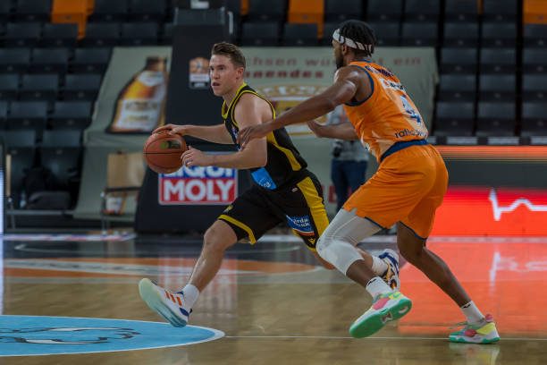 本场半决赛 本场半决赛