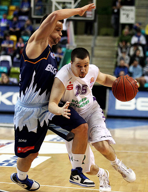 挥略逊于平 挥略逊于平